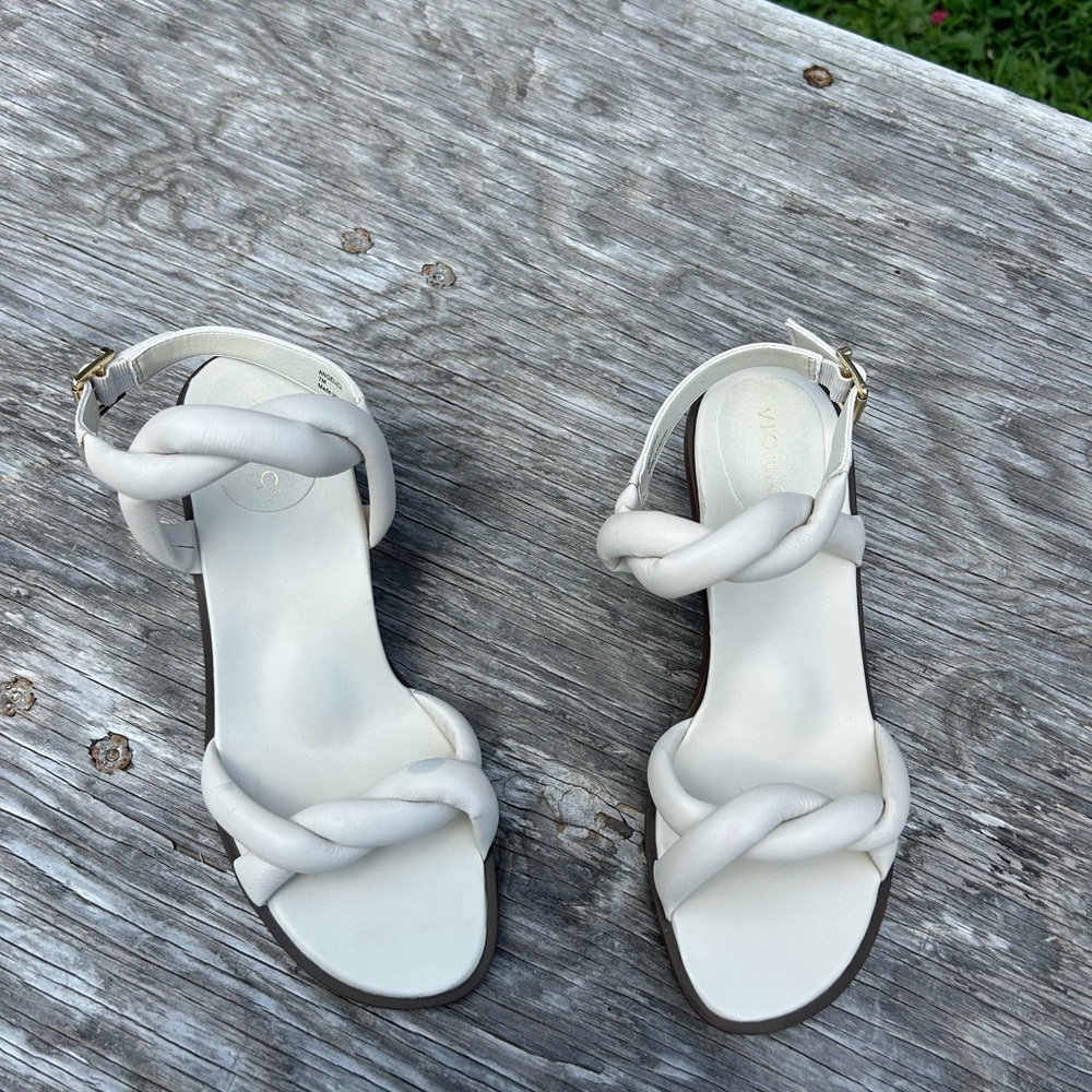 Vionic Angelica Women's Kitten Heeled Sandals